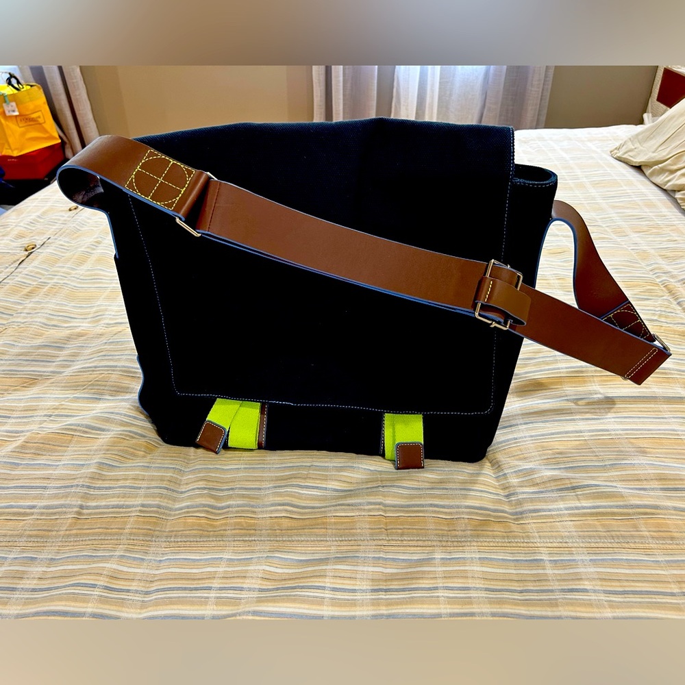 brand new messenger bag/laptop bag with rain cover by Plank